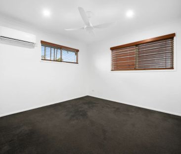 Beautiful 5-bedroom family home with a pool, in a perfect location,... - Photo 4