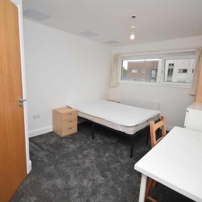 3 bedroom flat to rent - Photo 1