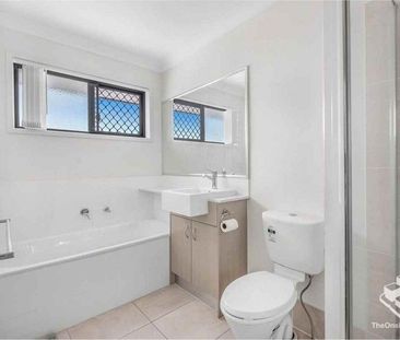 3 BED 2 BATH 2 CAR TOWNHOUSE, ULTRA HIGH SPEED INTERNET - Photo 6
