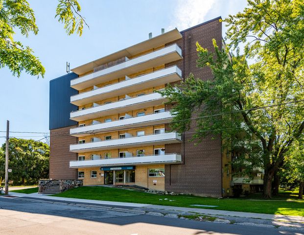 Lake Promenade Community - 21 Park | 21 Park Blvd., Toronto - Photo 1