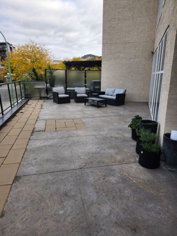 Spacious 2 Bedroom, 2 Bathroom Condo - Photo 5