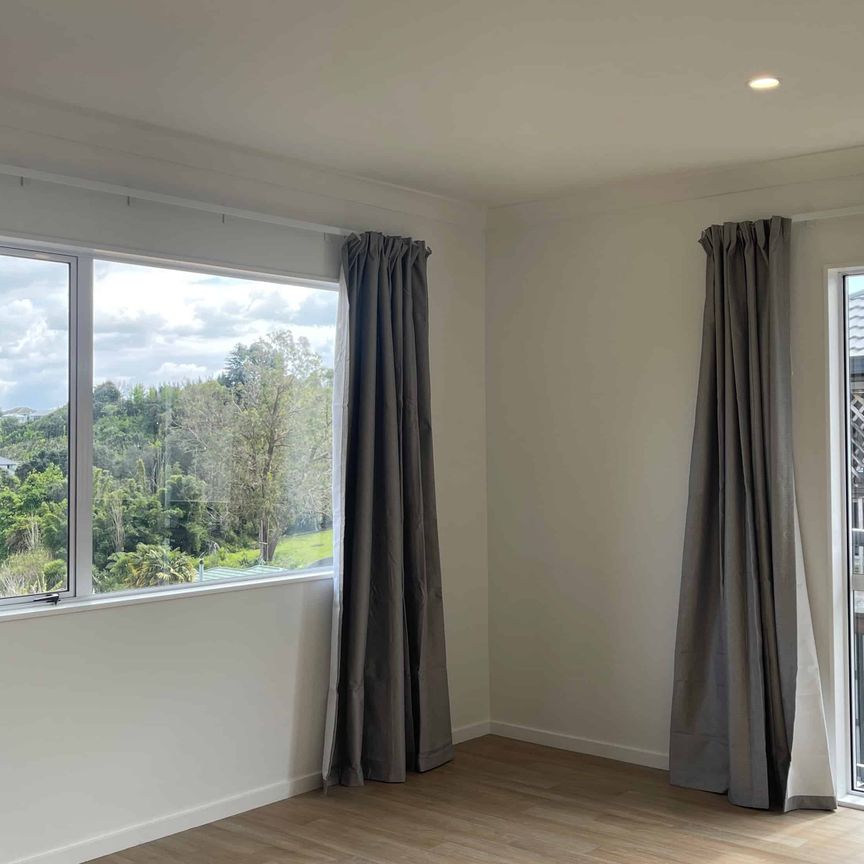 Spacious 4 Bedroom Home in Brookfield - Photo 1