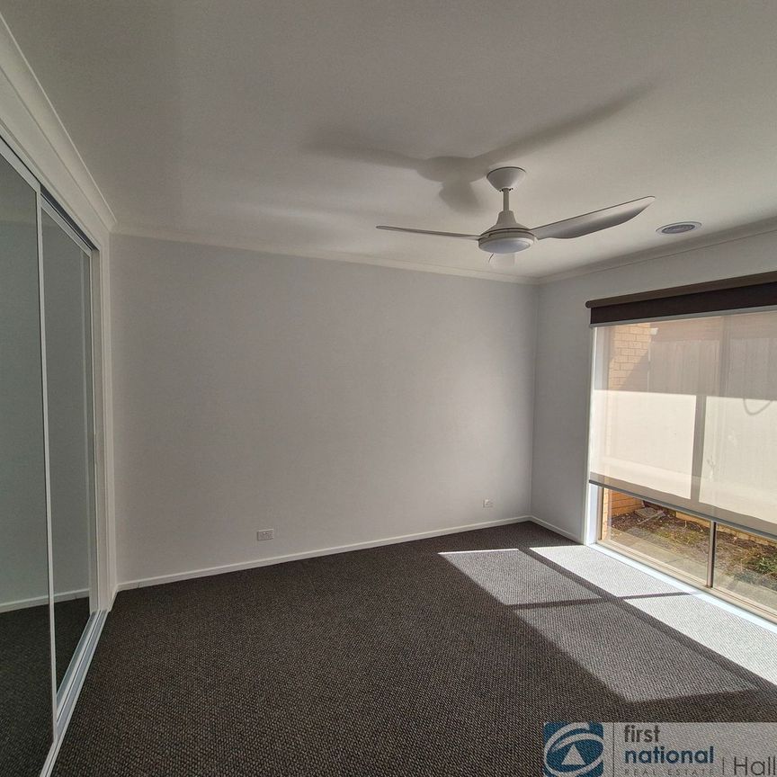 2/37 John Hunter Drive, 3802, Endeavour Hills Vic - Photo 1