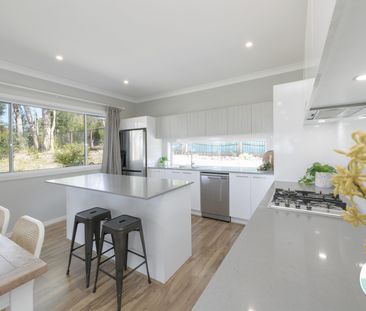 4 Nightshade Crescent, Murrays Beach NSW 2281 - House For Rent | Do... - Photo 3