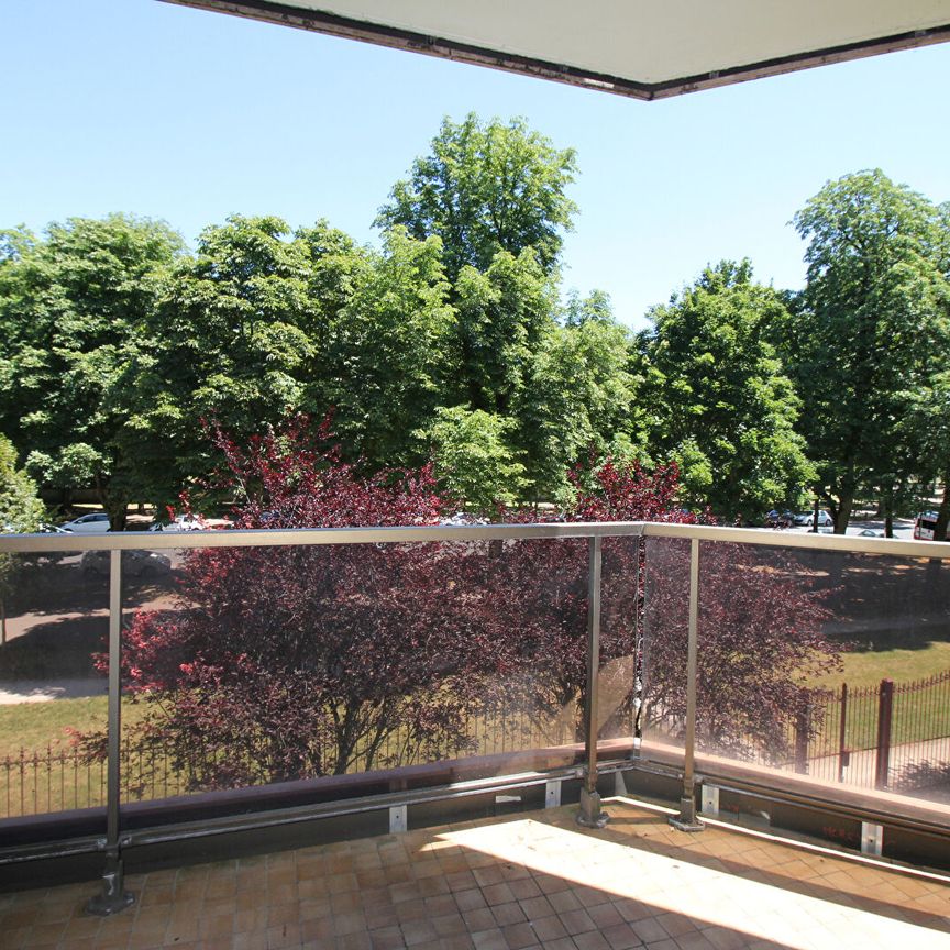 T2 Cours du Parc – Terrasse - Photo 1