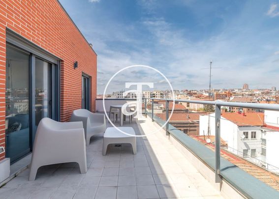 Monthly rental Penthouse with One bedroom near Puerta de Atocha Station - Photo 1