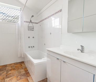 Spacious Three-Bedroom Home in the Heart of Townsville City! - Photo 4