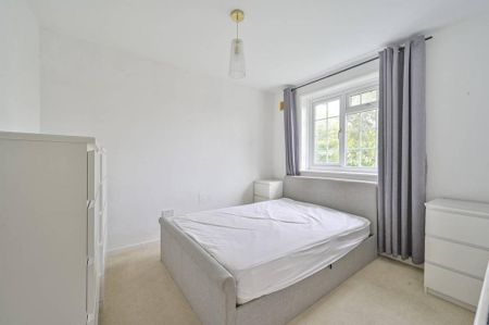 3 bedroom end of terrace house to rent - Photo 3