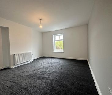 2 bed terraced house to rent in Cog Lane, Burnley, BB11 - Photo 4