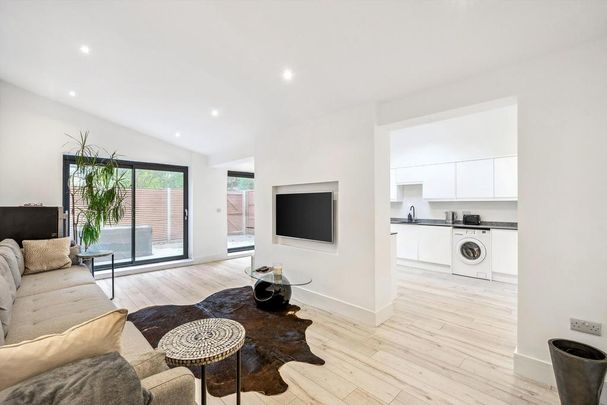 2 bedroom detached house to rent - Photo 1