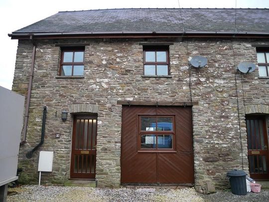 2 bedroom end of terrace house to rent - Photo 1