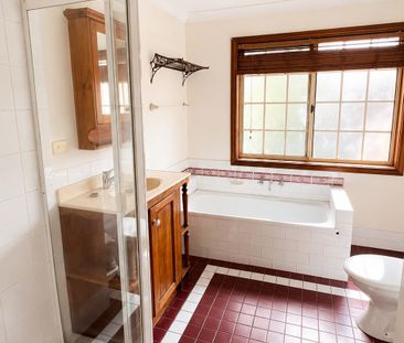 Quality furnished unit in prime location - Photo 3