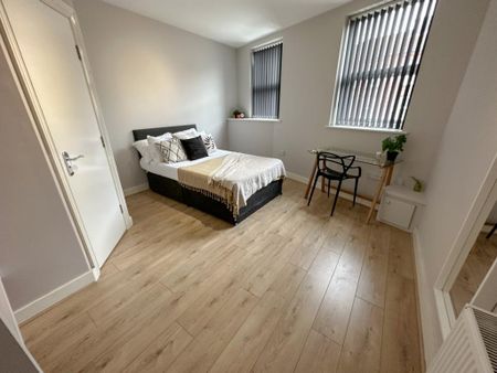 6 bedroom terraced house to rent - Photo 3