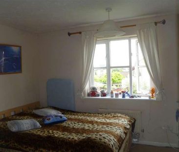 Hare Close, Stratton, SN2 - Photo 1