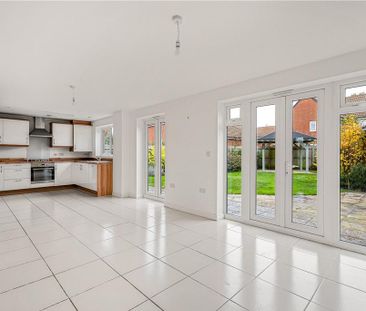 4 bedroom detached house to rent - Photo 3