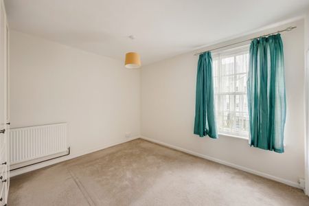 2 Bed Flat - Photo 2