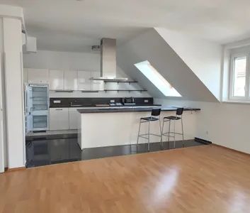 Dachterrassenwohnung: großzügig heller Wohn- / Küchenbereich (Eckwohnung, klimatisiert) - Photo 1