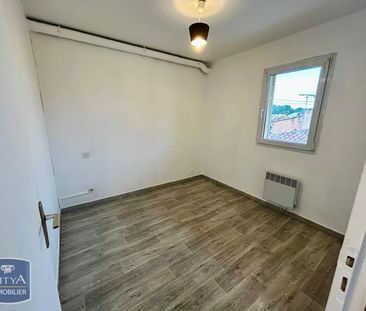 Location Appartement 2 pièces 49m² ST MITRE LES REMPARTS 13920 - Photo 3