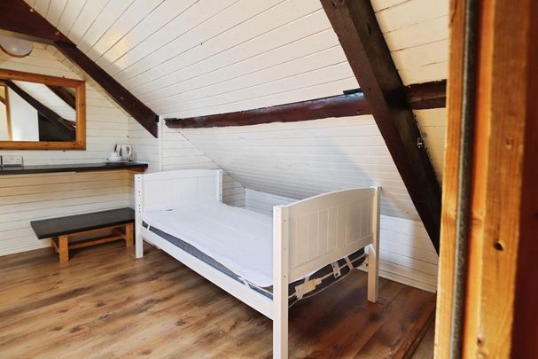 1 bedroom in a house share to rent - Photo 1