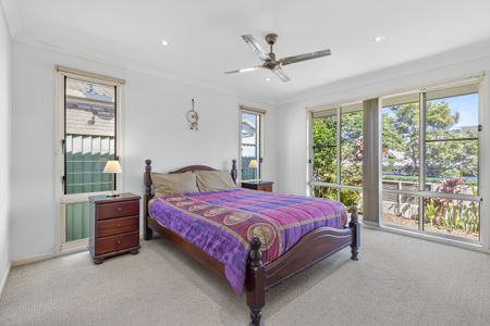 SPACIOUS THREE BEDROOM + OFFICE HOME WITH SUNNY DECK - Photo 4