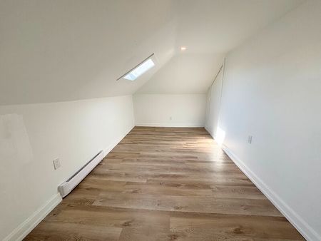 $1,999 / 4 br / 1 ba / 26 Cayuga st unit B - Photo 2