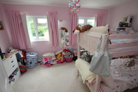 York Road, Byfleet - 4 bedrooms Property for lettings - Seymours - Photo 5