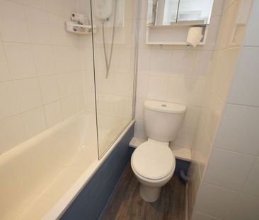 A 1 Bedroom Flat in Bishops Cleeve GL52 8TE - Photo 6