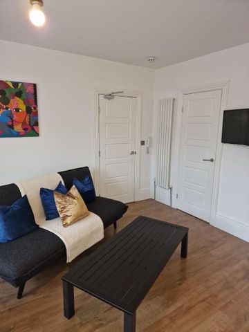 1 bedroom semi-detached house to rent - Photo 2