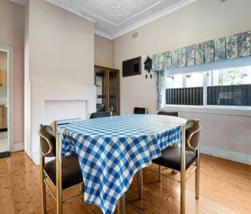 Three Bedroom Family Home - Photo 4