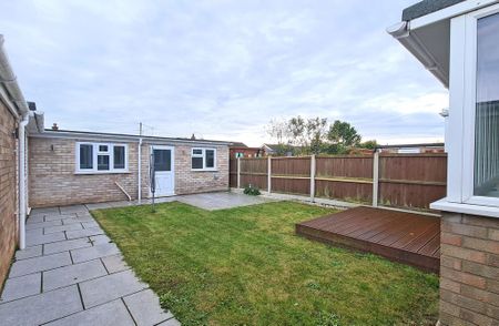 2 bedroom semi-detached bungalow to rent - Photo 4