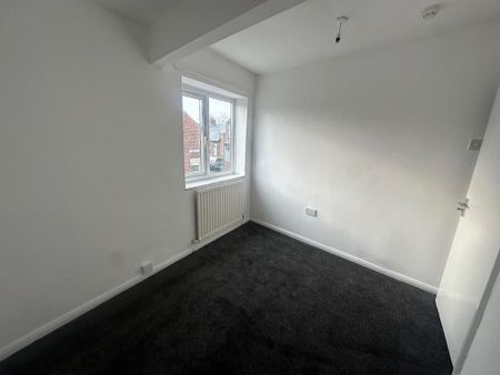 4 bedroom end of terrace house to rent - Photo 3