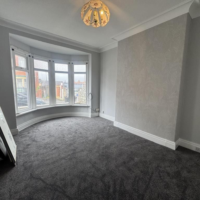 3 bedroom semi-detached house to rent - Photo 1