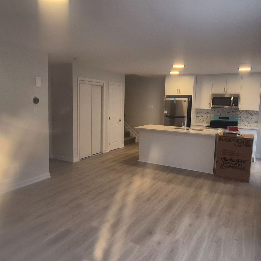 For Lease - 401 Glenroy Gilbert Drive Unit# 3, Barrhaven, Ontario - Photo 1