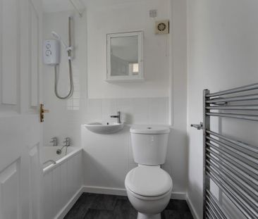 2 bedroom end of terrace house to rent - Photo 4