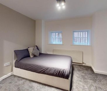 4 bedroom flat to rent - Photo 3