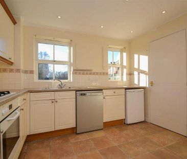3 bedroom detached house to rent - Photo 2