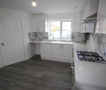 3 bedroom semi-detached house to rent - Photo 6