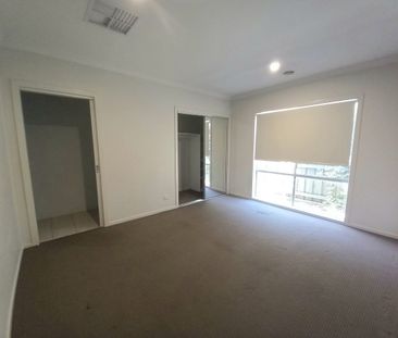 LARGE FOUR BEDROOM HOUSE - Photo 4