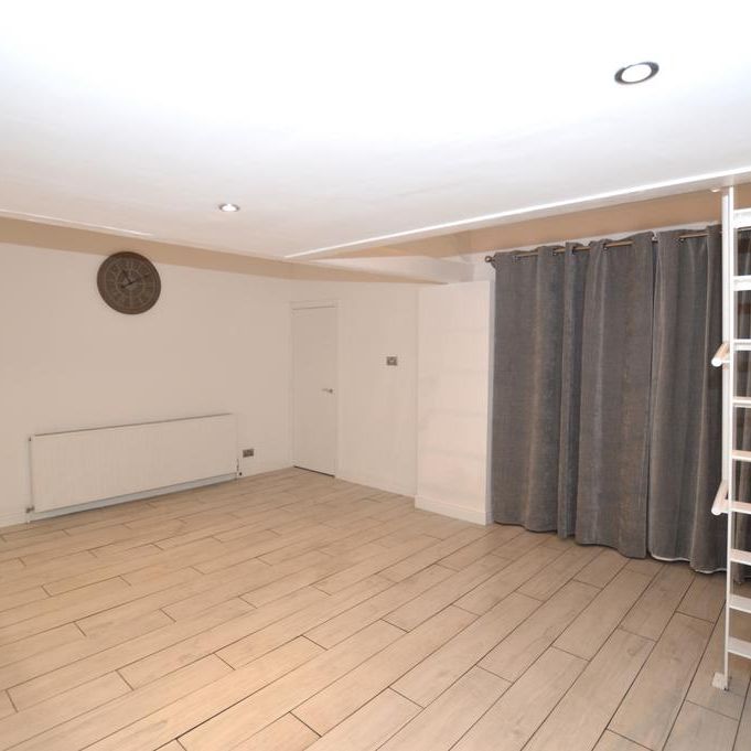 Studio to rent - Photo 1