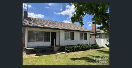 3 BEDROOM HOME IN NORTH SHEPPARTON - Photo 2