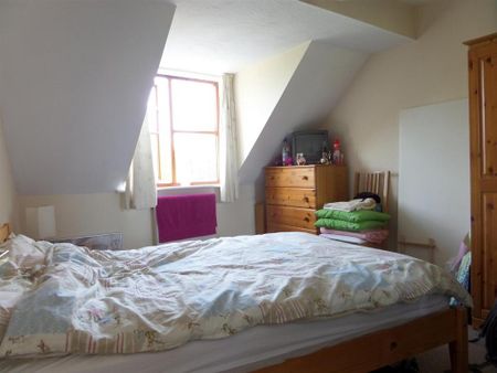3 bedroom terraced house to rent - Photo 2