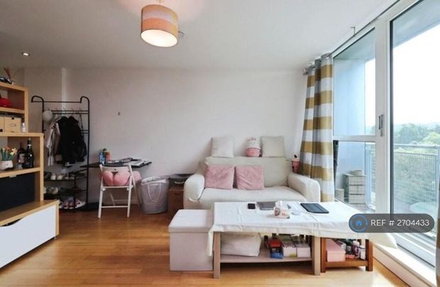 Studio to rent - Photo 1