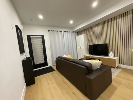 For Lease - 674 Manning Avenue Unit# Unit #2 Main Floor, Toronto, Ontario - Photo 3