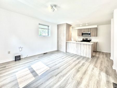 For Lease - 469 Queen Street Unit# A, Newmarket, Ontario - Photo 2