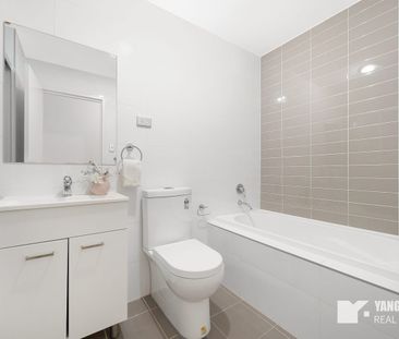 Newly Renovated Contemporary Apartment - Photo 4