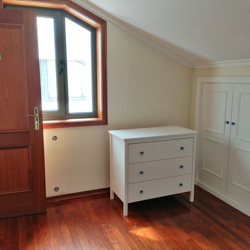 Apartamento T3 Duplex nas Barrocas, com boa exposição solar e com garagem fechada! - Photo 1