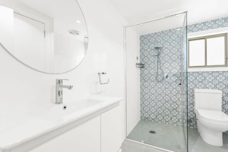 Charming Coastal Cottage - Perfectly Positioned for Summer - Photo 4