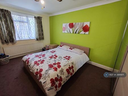 5 bedroom semi-detached house to rent - Photo 5