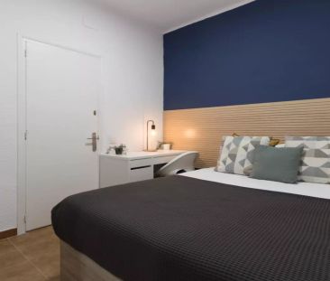 Single Bed in Room in a shared 5-bedroom apartment for rent in Horta - Photo 3