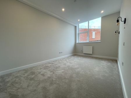 2 Bed Flat, Carlton Crescent, SO15 - Photo 2